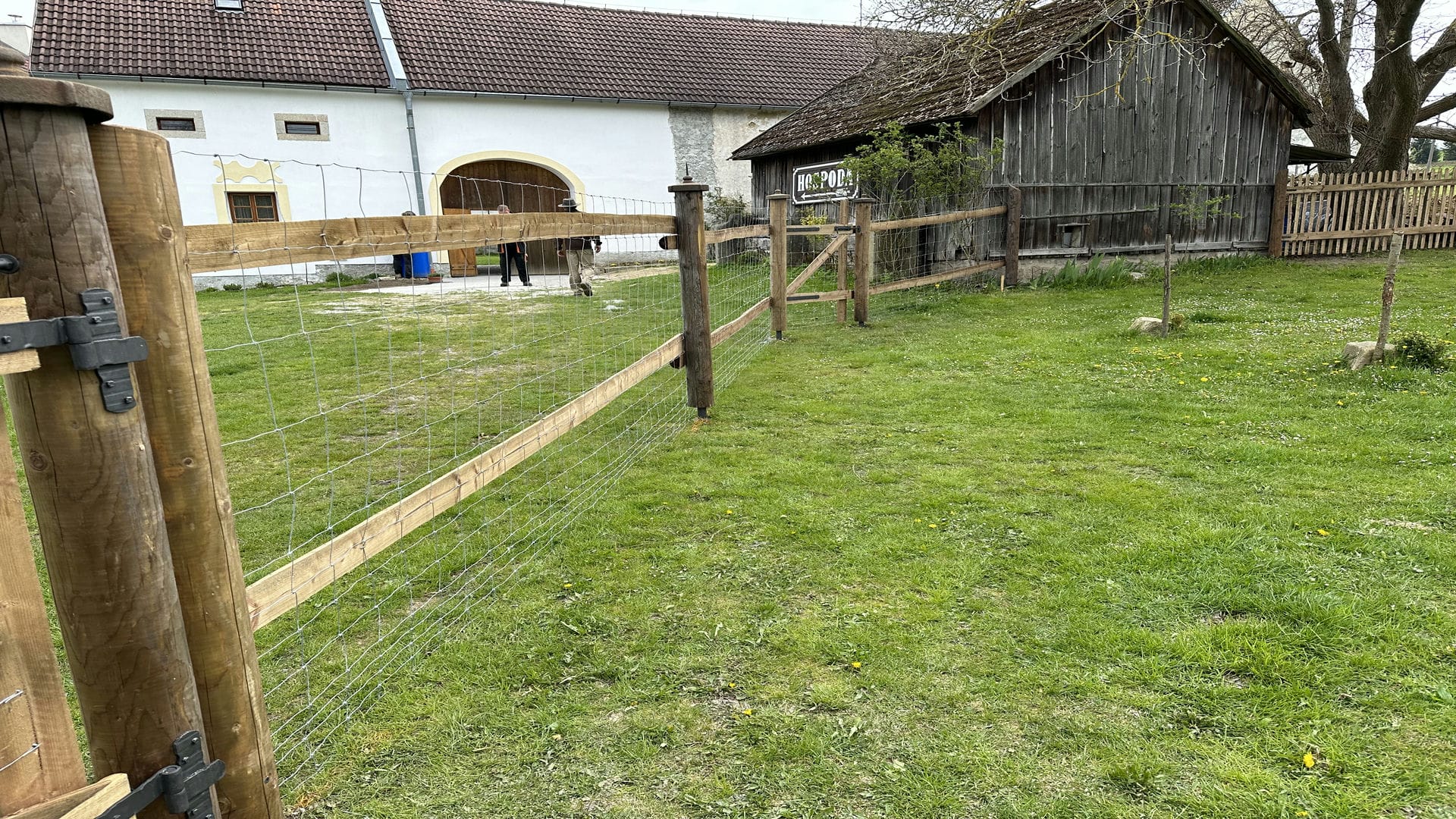 Obrázek 2 / Dřevěné ploty - strojně loupané   - realizace Kačlehy 05-2023